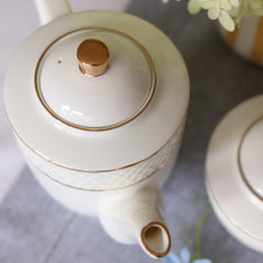 Wilmax Teekanne mit Goldlinien 900 ml – Elegante Porzellankanne – WL-880102452/A