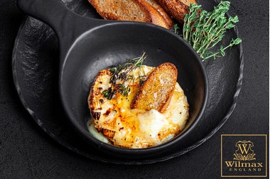Baked camembert with thyme and toast