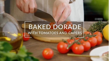 Gebackene Dorade mit Tomaten und Kapern