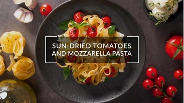 Sonnengetrocknete Tomaten-Mozzarella-Nudeln