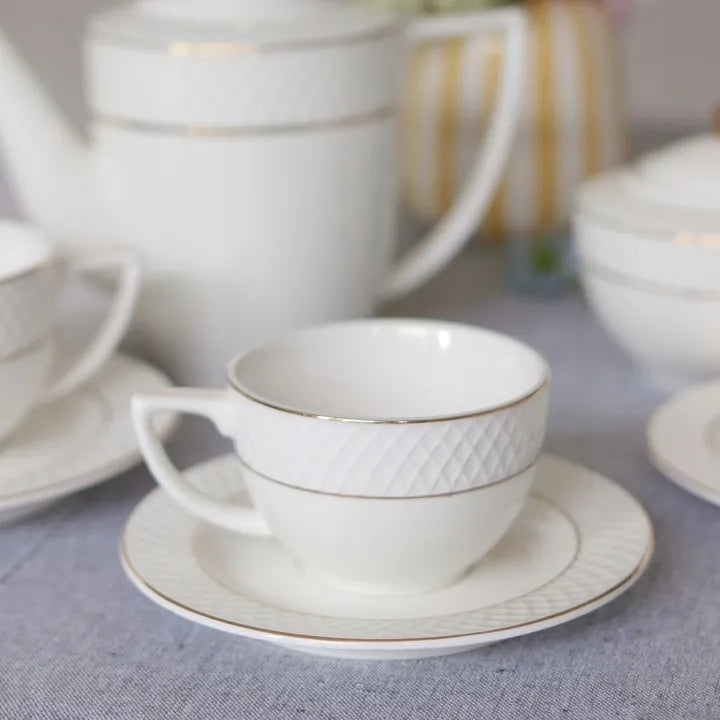 Wilmax Tasse mit Untertasse 240 ml Weiß mit Golddekor aus Porzellan