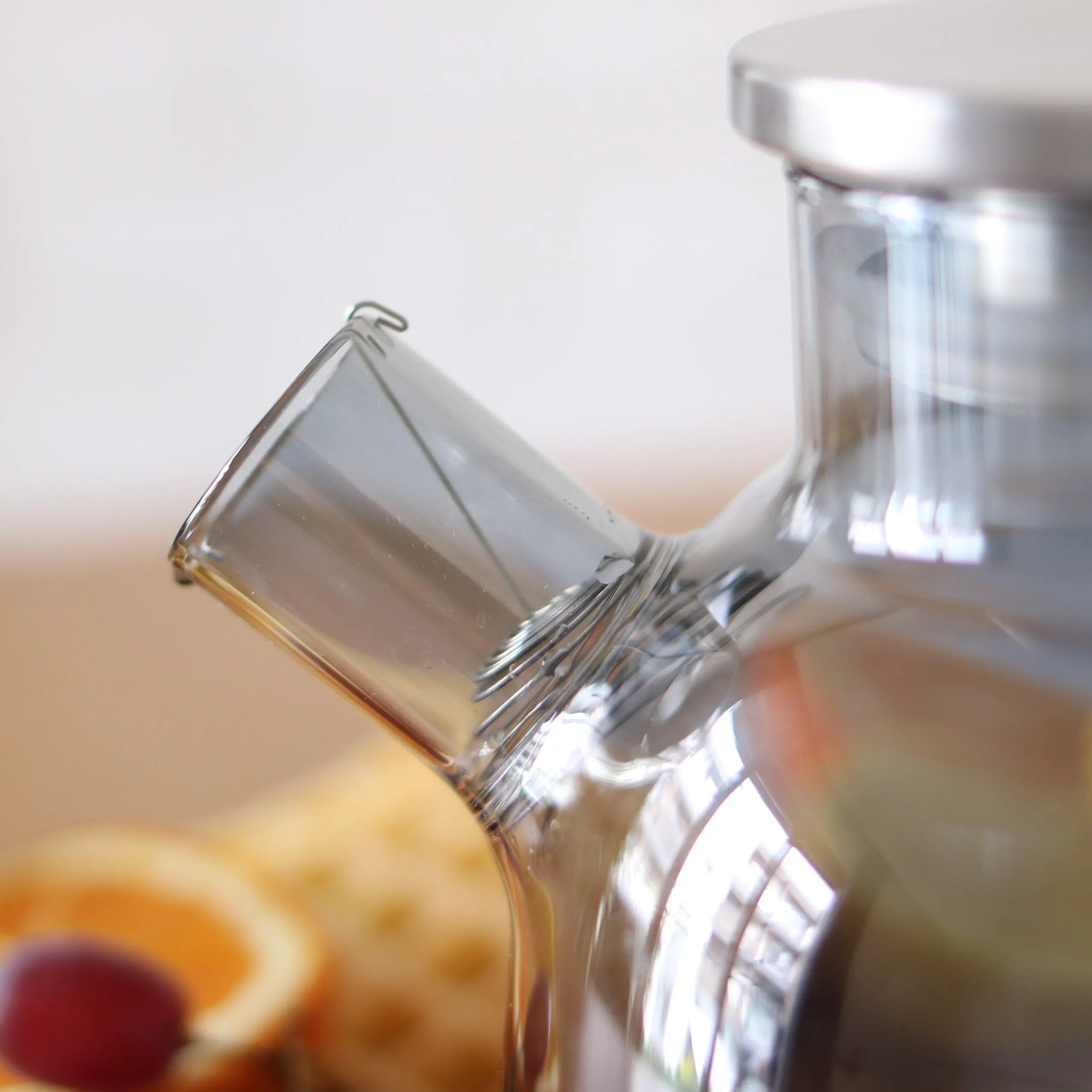 Wilmax Teekanne 950 ml mit Federfilter und mit Edelstahldeckel Grau aus Thermoglas