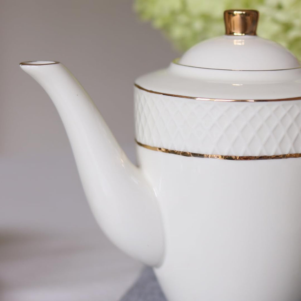 Wilmax Kaffee- und Teekanne mit integriertem Ausgusssieb 750 ml Weiß mit Golddekor aus Porzellan