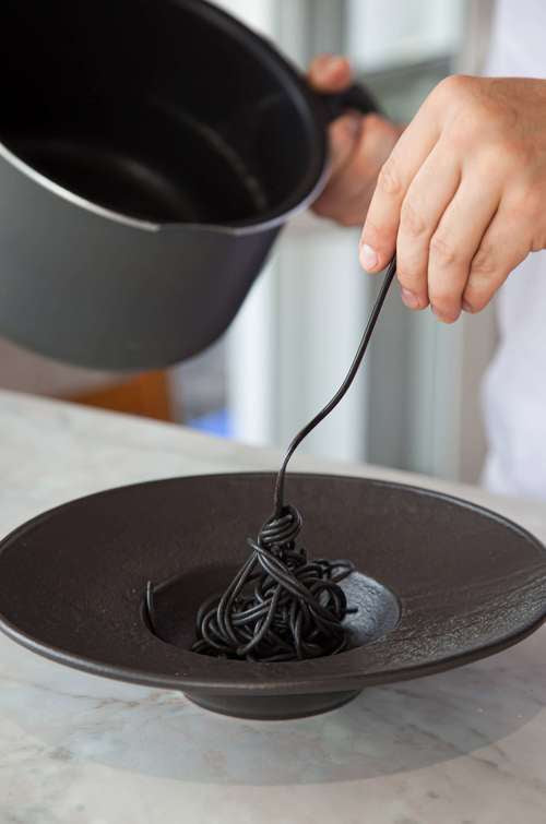 Wilmax Tiefer Teller 27 cm 250 ml Schwarz aus Porzellan
