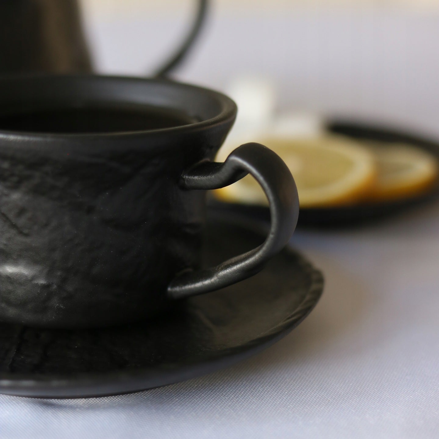 Wilmax Tasse mit Untertasse 180 ml Schwarz aus Porzellan