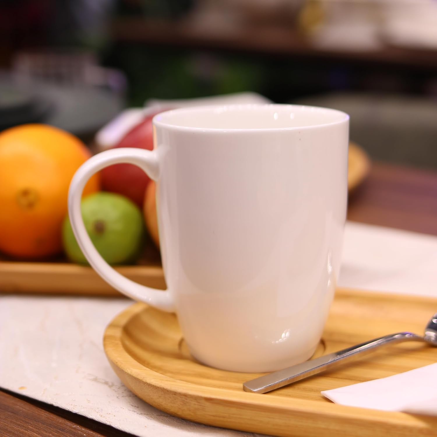 Wilmax Servierset 4-teilig mit Bambustellern 30,5 × 15 cm und Porzellanbechern 460 ml