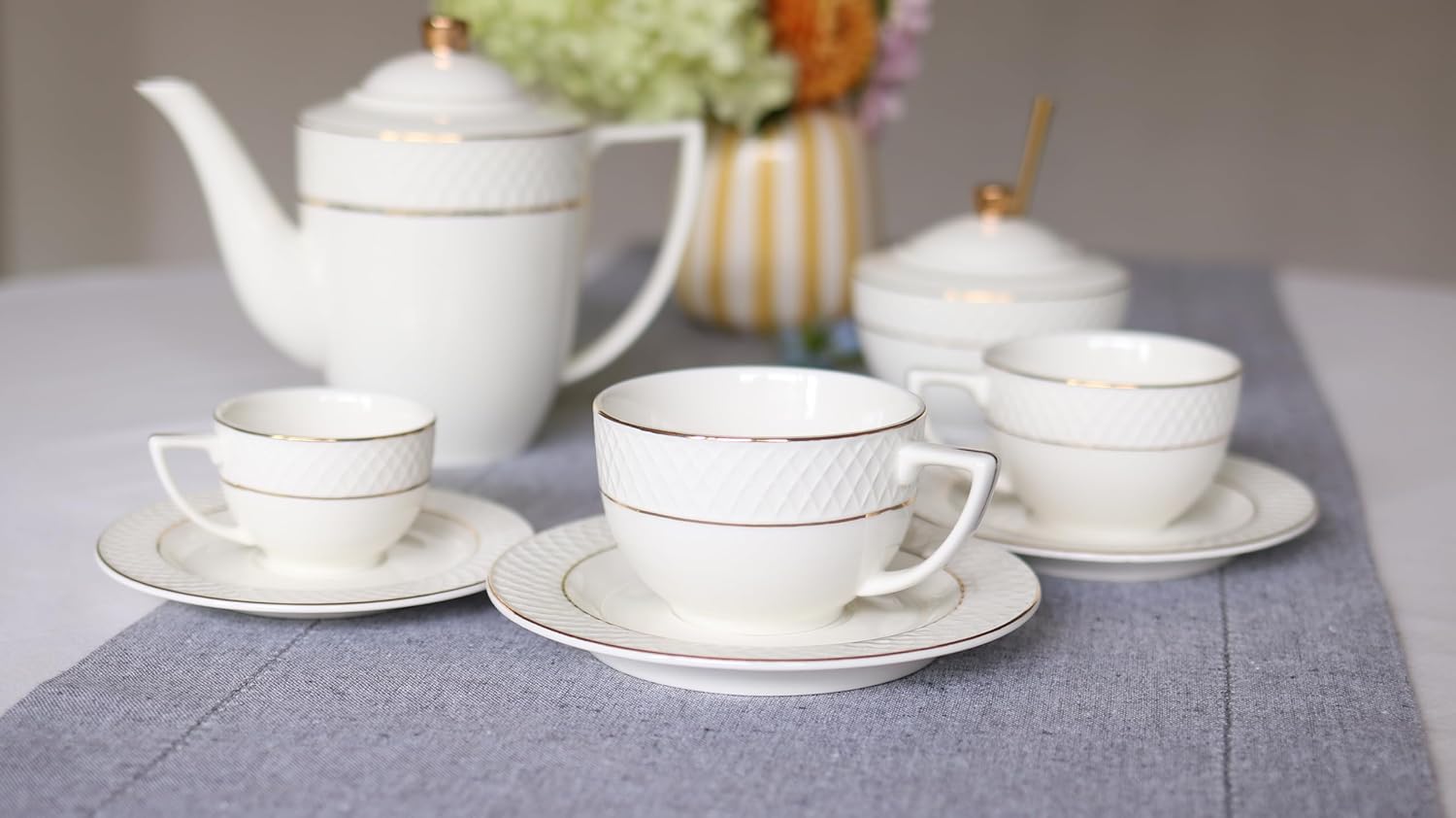 Wilmax Tasse mit Untertasse 240 ml 6er-Set Weiß mit goldfarbenem Dekor aus Porzellan
