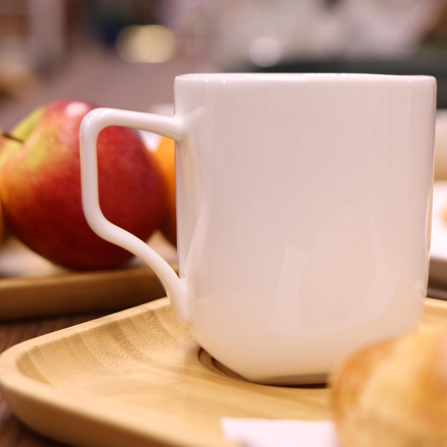 Wilmax Servierset 4-teilig mit Bambustellern 17,5 cm und Porzellanbechern 470 ml