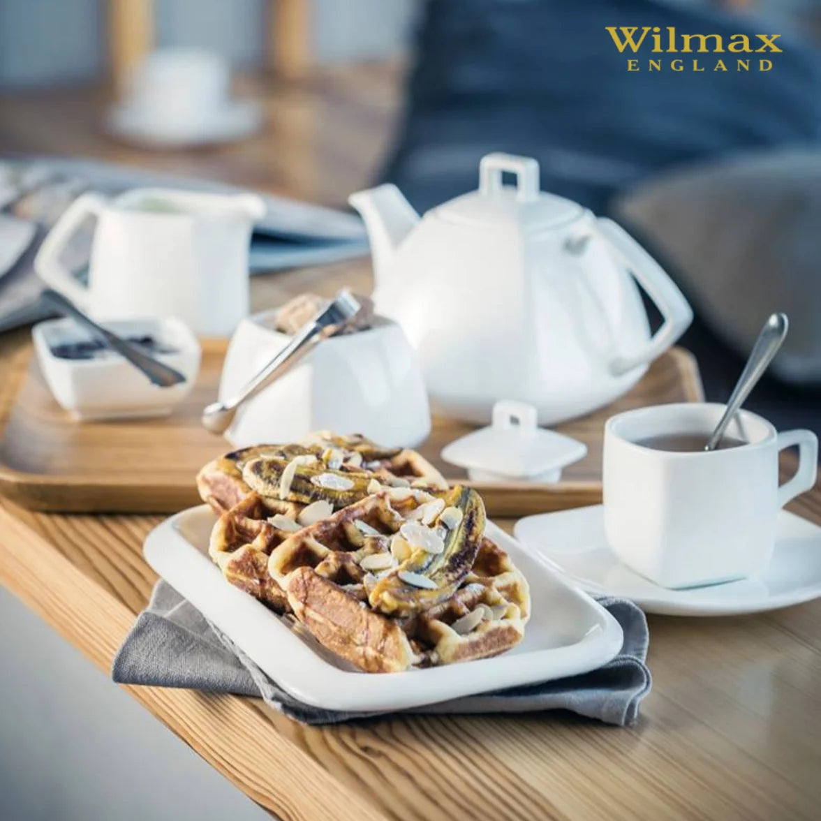 Wilmax Kaffee- und Teekanne mit integriertem Ausgusssieb 1050 ml Weiß aus Porzellan