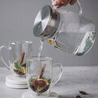 Wilmax Krug 1000 ml mit Edelstahldeckel und Filter Transparent aus Thermoglas