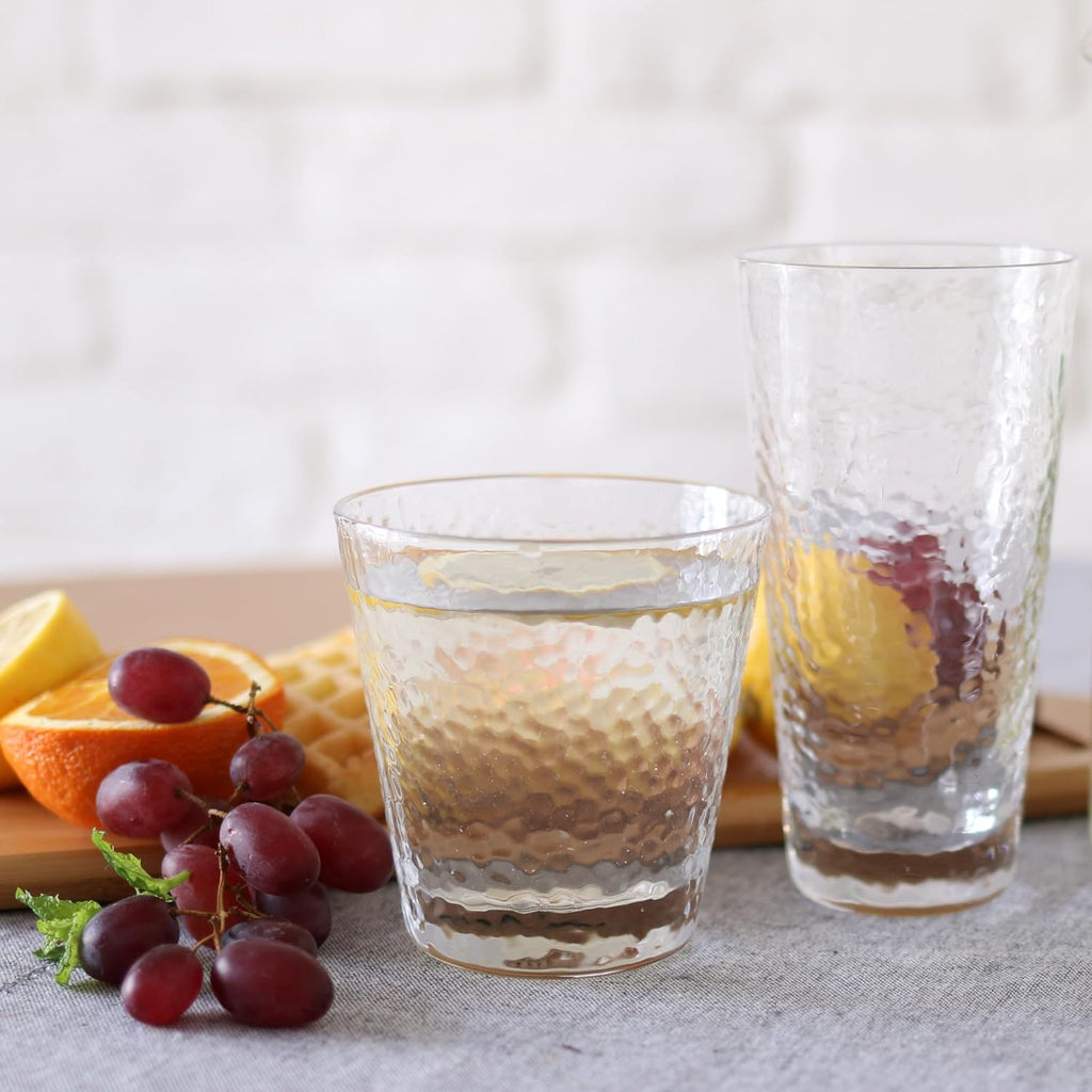 Wilmax Getränkeset 7-teilig mit Krug 2500 ml mit Edelstahldeckel und Filter und 6 gehämmerte Trinkgläser 450 ml
