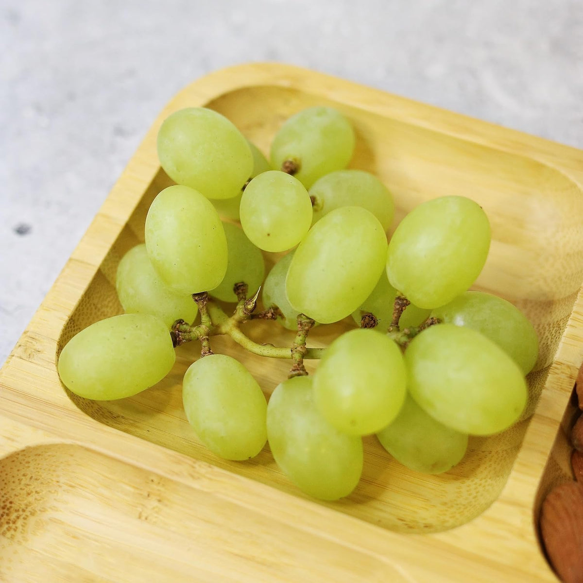 Wilmax Servierplatte mit 4 Fächern 22 × 22 cm Natur aus Bambus