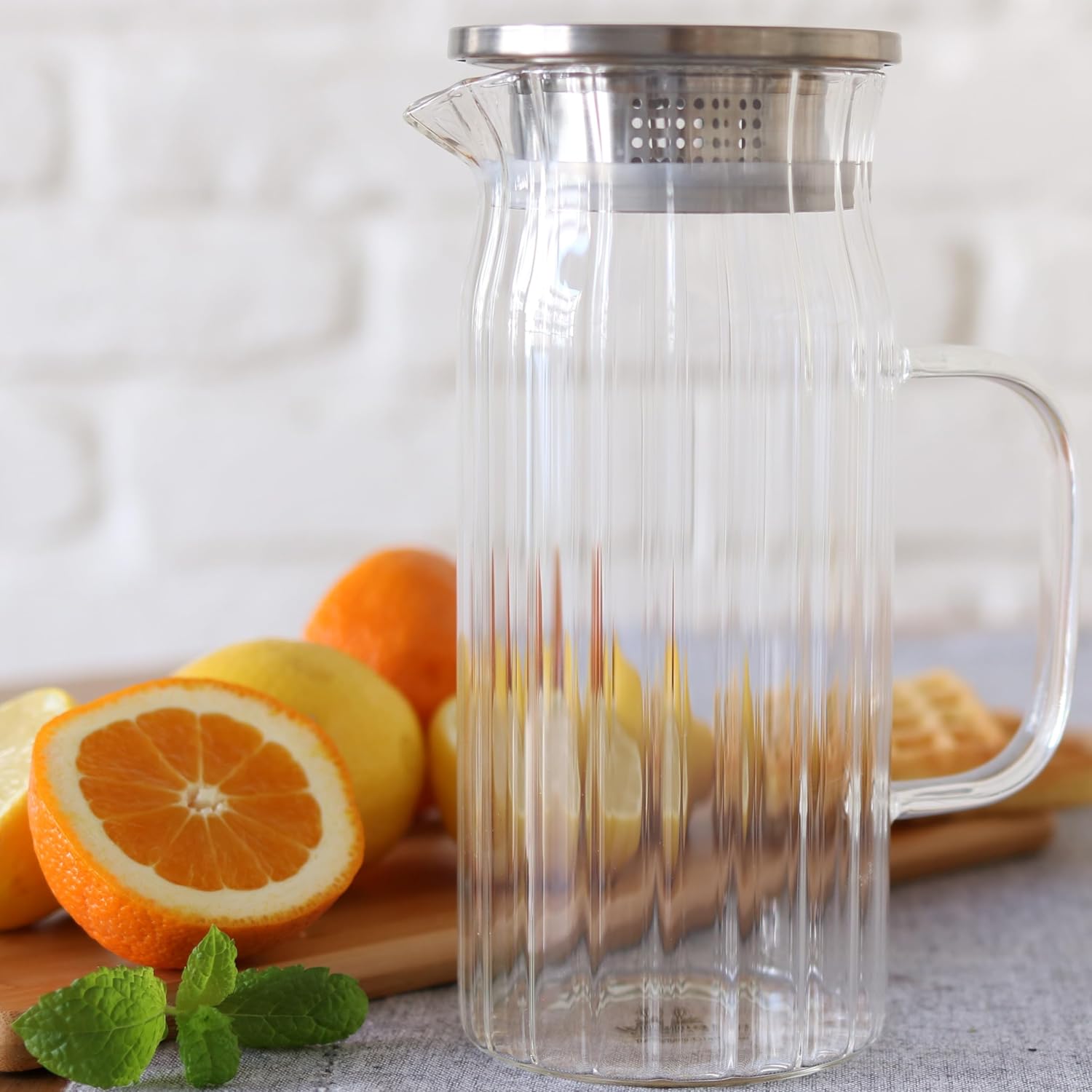 Wilmax Getränkeset 7-teilig mit Krug 1000 ml mit Edelstahldeckel und 6 hitzebeständige Glasbecher mit Henkel 300 ml aus Glas