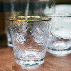 Wilmax Gehämmertes Glas  300 ml Transparent mit Goldrand aus Borosilikatglas