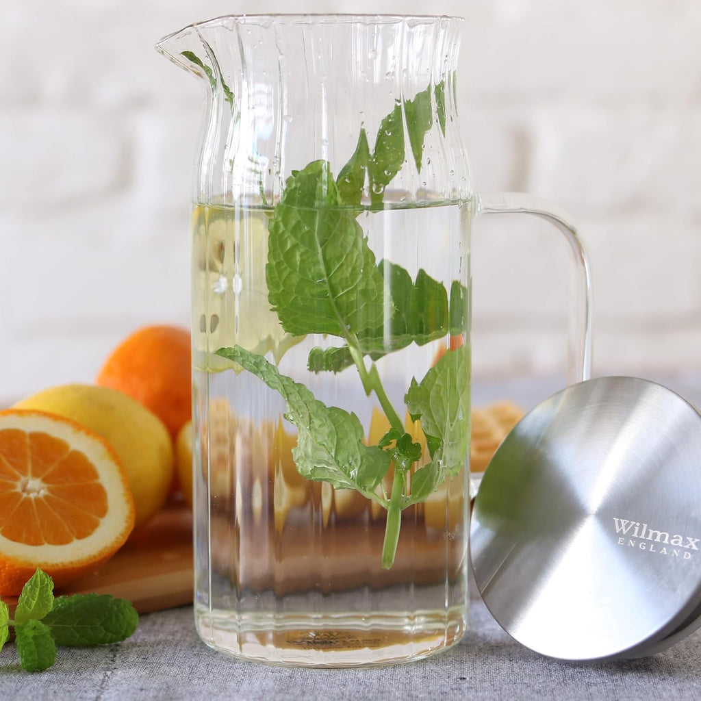 Wilmax Getränkeset 7-teilig mit Krug 1000 ml mit Edelstahldeckel und 6 hitzebeständige Glasbecher mit Henkel 300 ml aus Glas