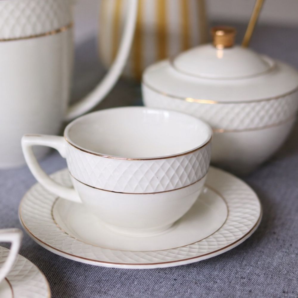 Wilmax Cappuccinotasse mit Untertasse 170 ml 2er-Set Weiß mit goldfarbenem Dekor aus Porzellan